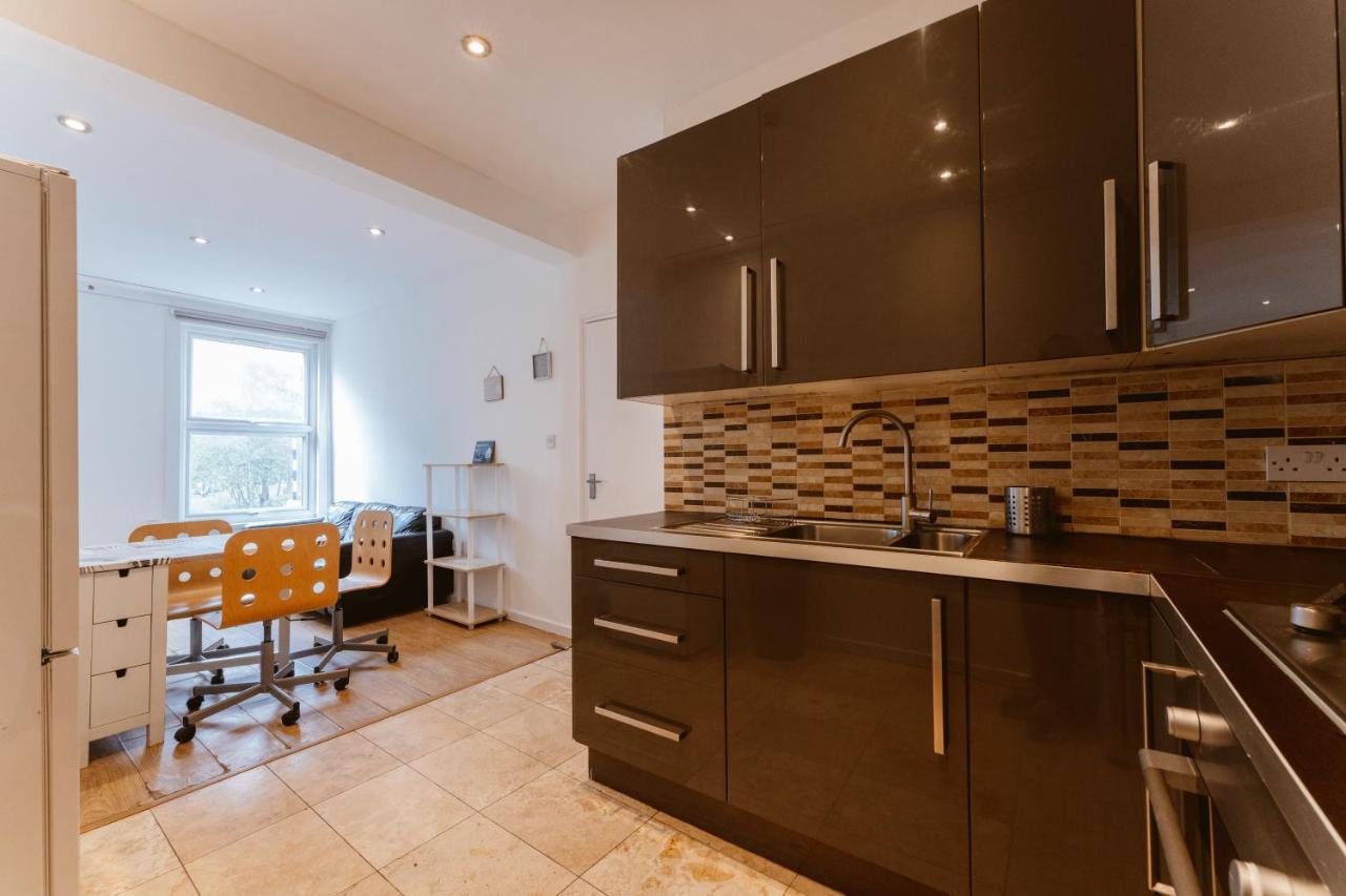 Mile End Double Rooms 27 Guest House 런던 외부 사진